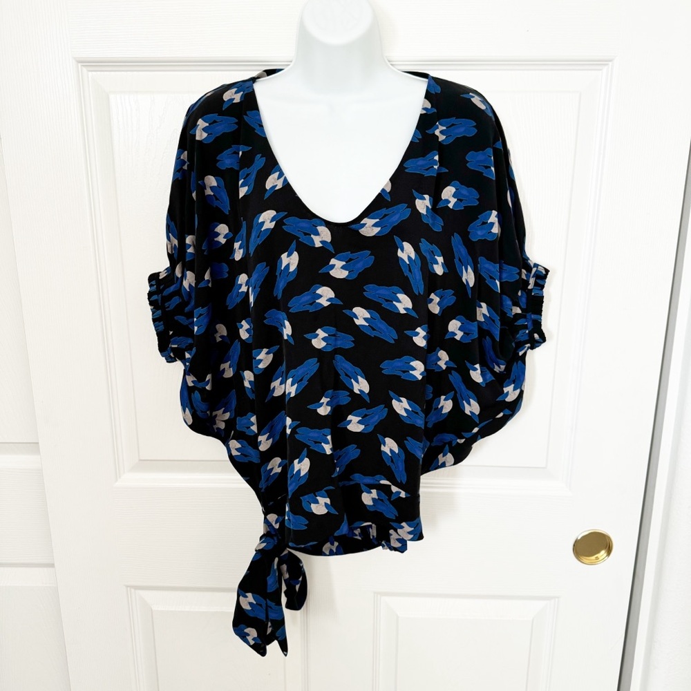 DIANE Von FURSTENBERG 100% Silk Printed Edna Blouse Size 2
